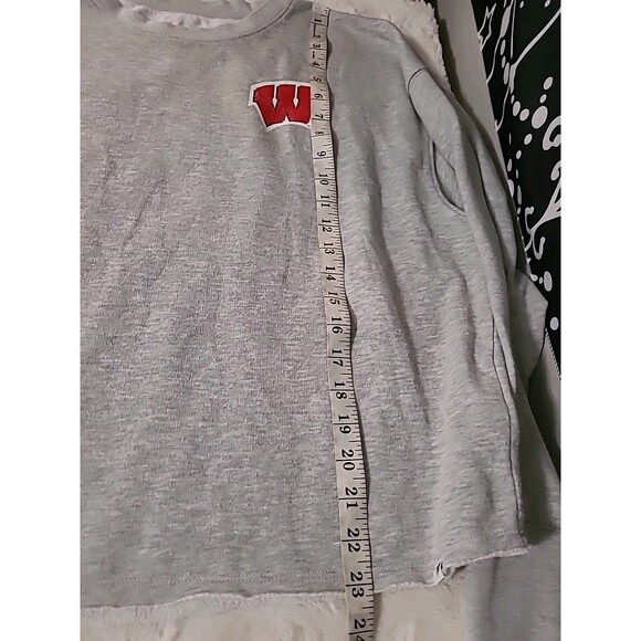 University of Wisconsin Badgers Fanatics Sweatshirt Cropped Womens Size Medium - Picture 8 of 9